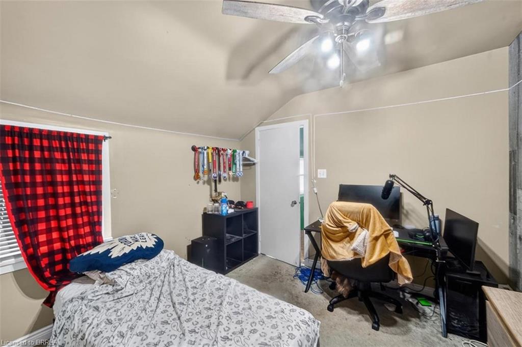 60 Park Road N Property Photo 10