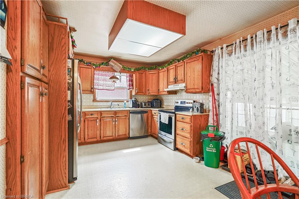 60 Park Road N Property Photo 11