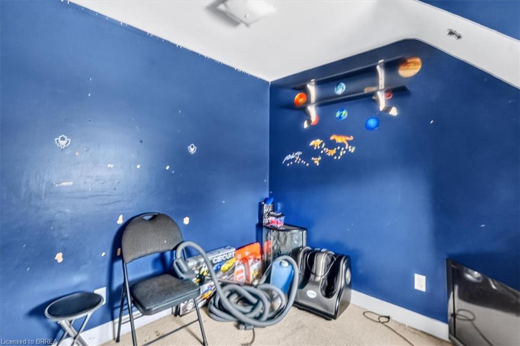 60 Park Road N Property Photo 12