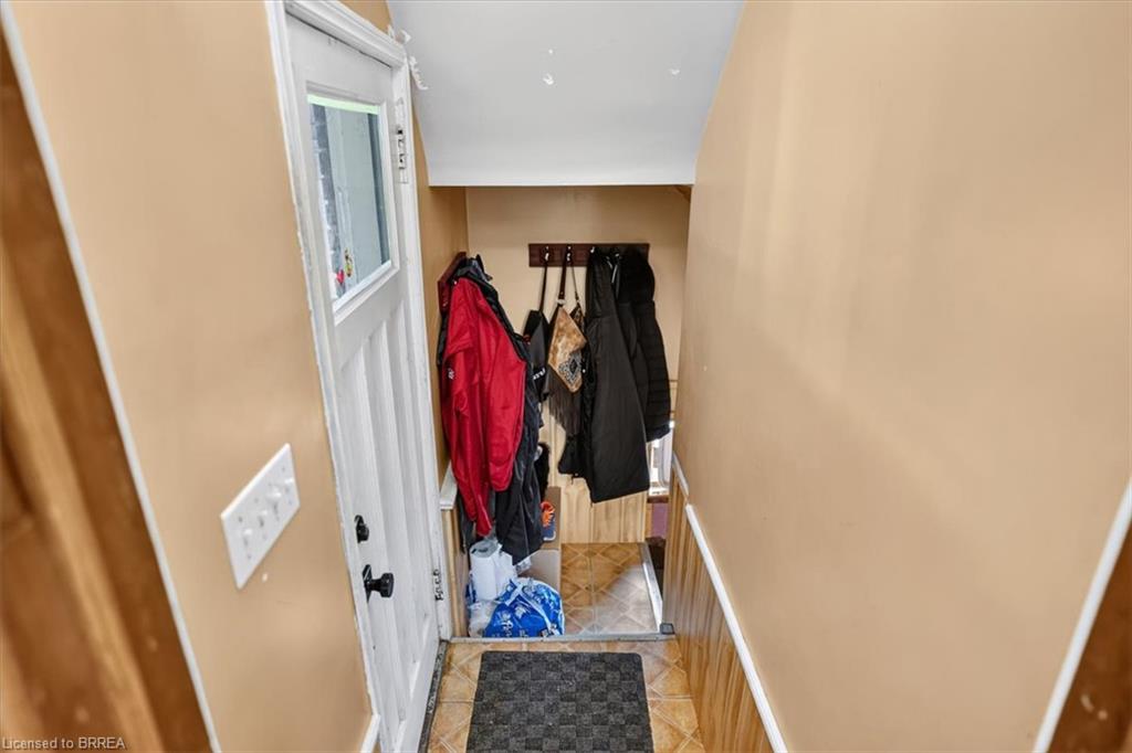 60 Park Road N Property Photo 14
