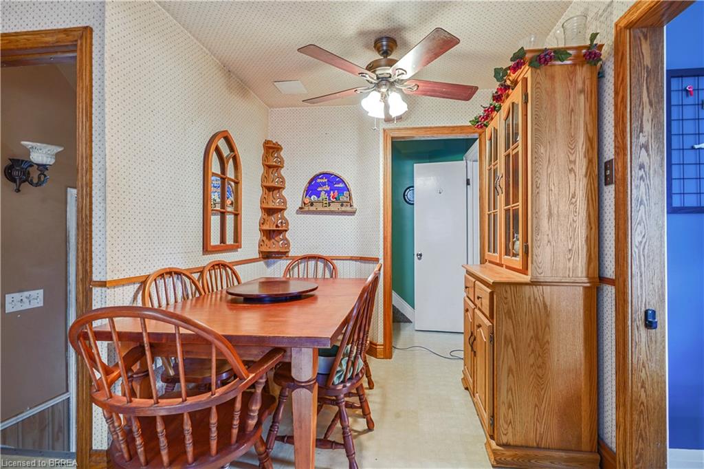 60 Park Road N Property Photo 15