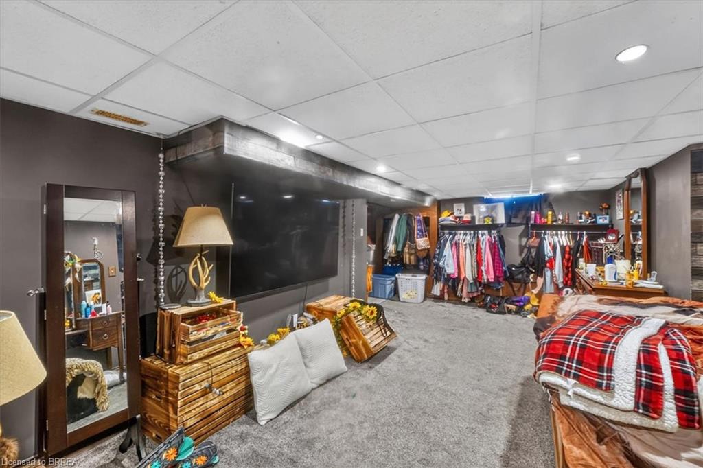 60 Park Road N Property Photo 16