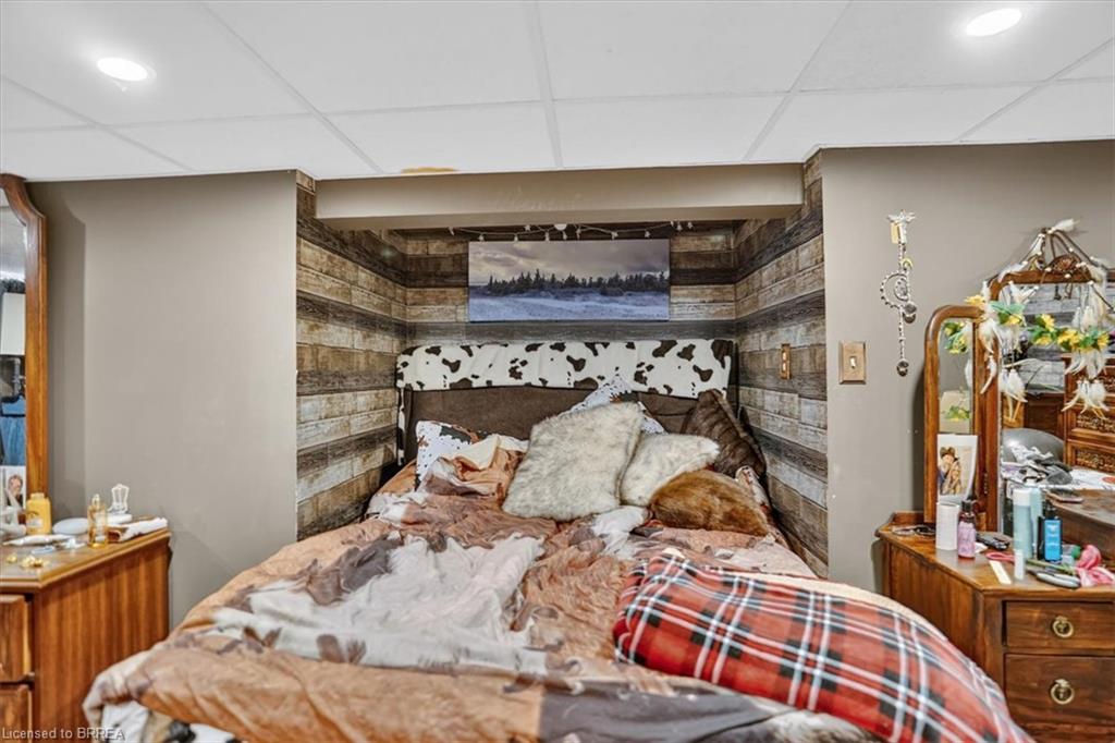 60 Park Road N Property Photo 17