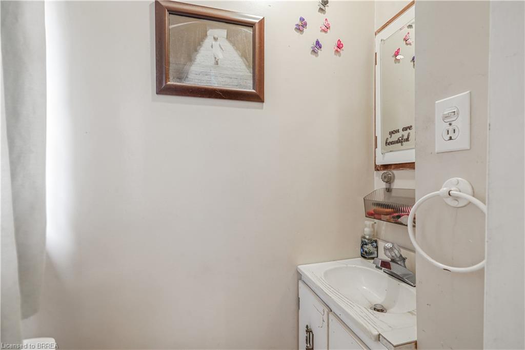 60 Park Road N Property Photo 17