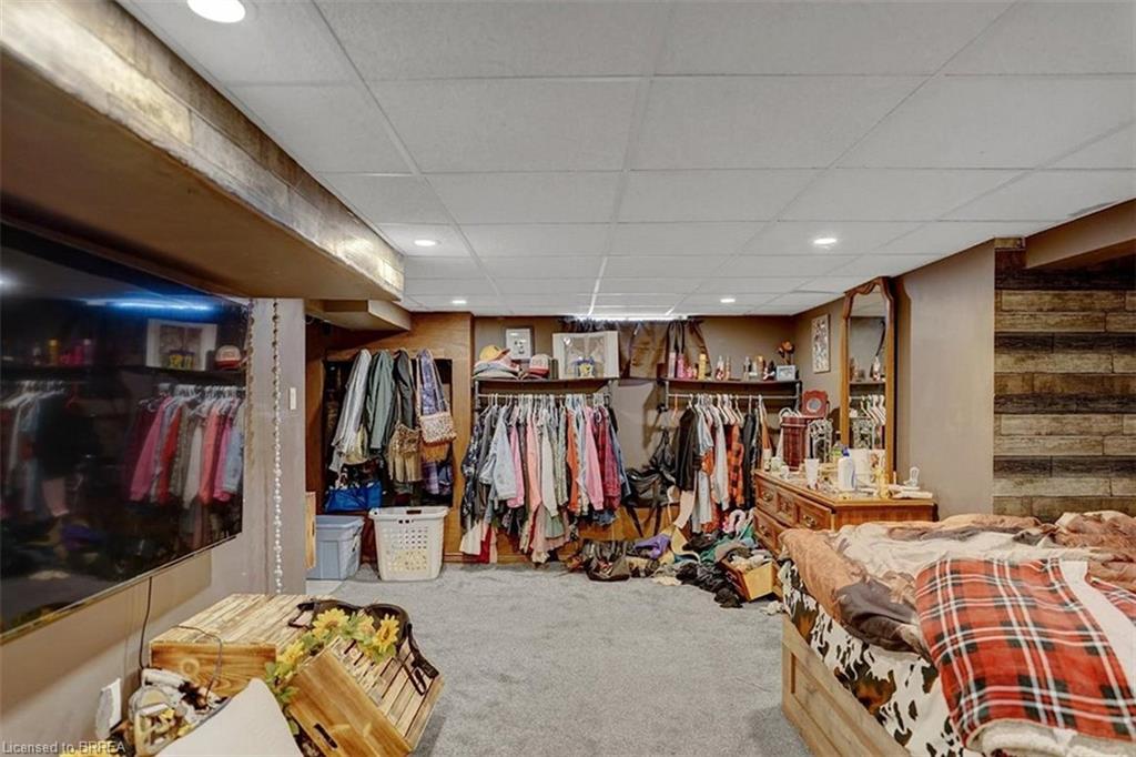 60 Park Road N Property Photo 18