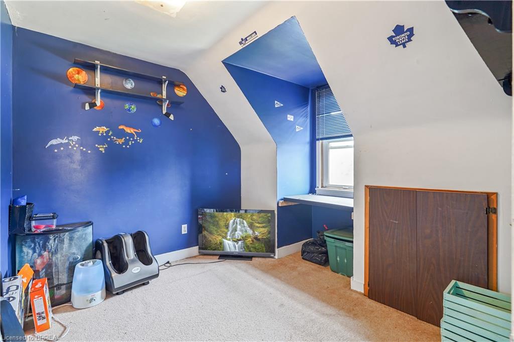 60 Park Road N Property Photo 20