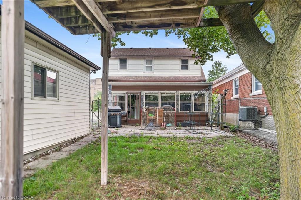 60 Park Road N Property Photo 21