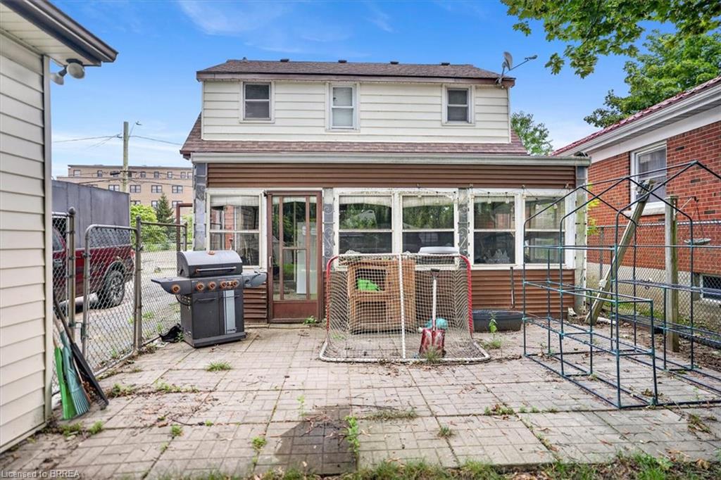 60 Park Road N Property Photo 22