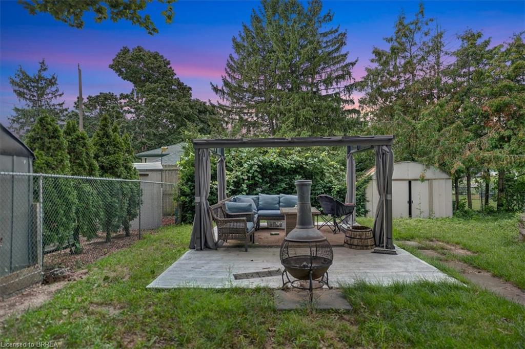 60 Park Road N Property Photo 23