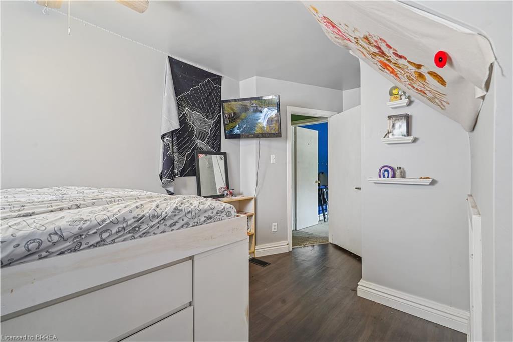 60 Park Road N Property Photo 23