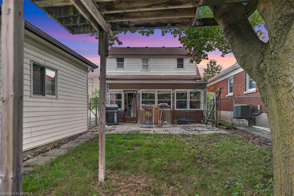 60 Park Road N Property Photo 24
