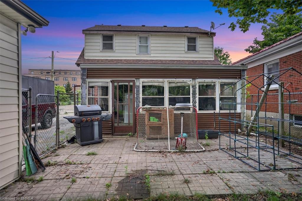 60 Park Road N Property Photo 25