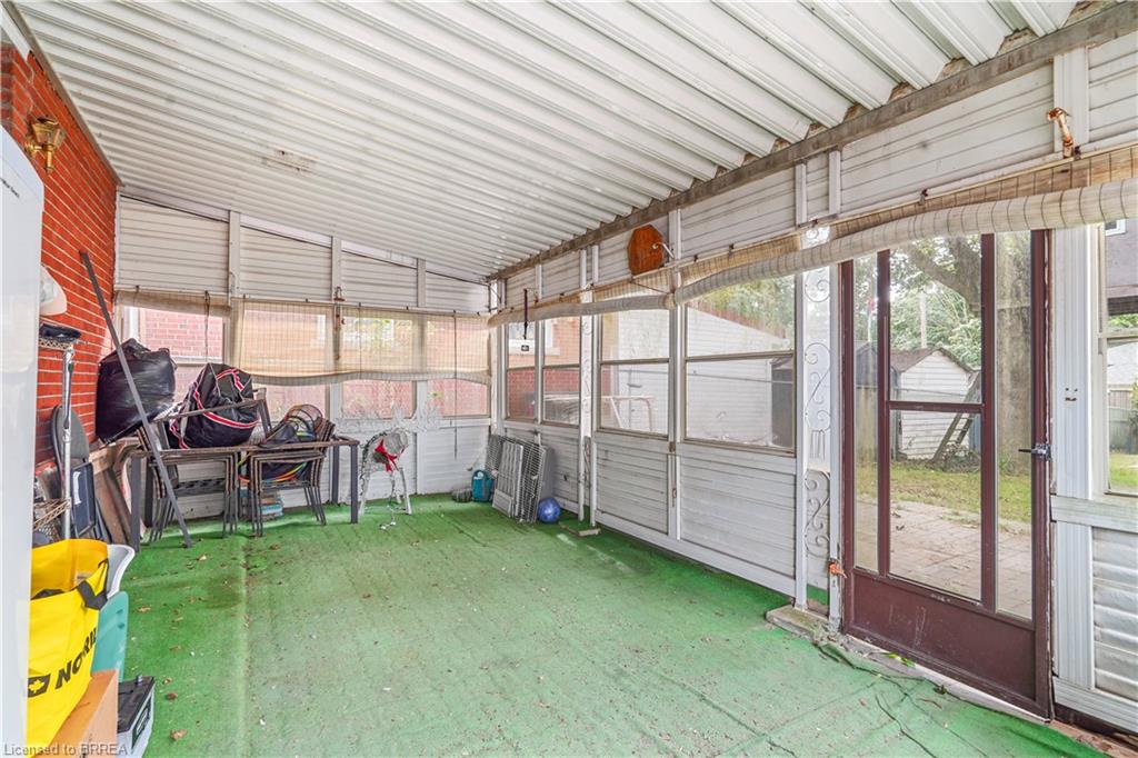 60 Park Road N Property Photo 31