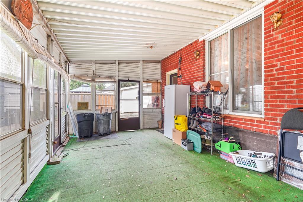 60 Park Road N Property Photo 32