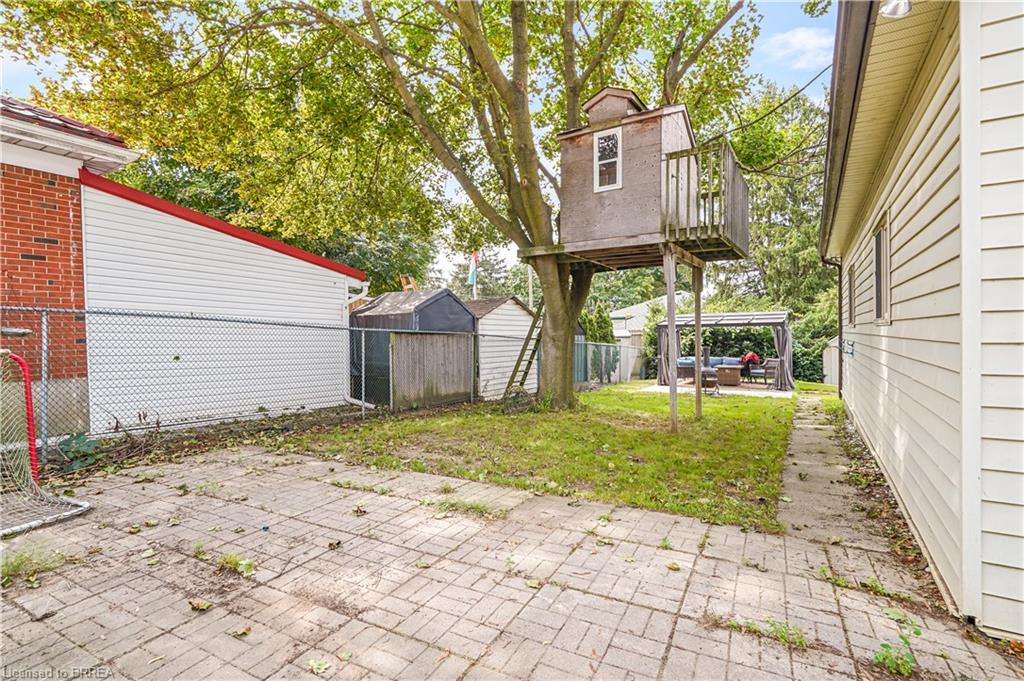 60 Park Road N Property Photo 33