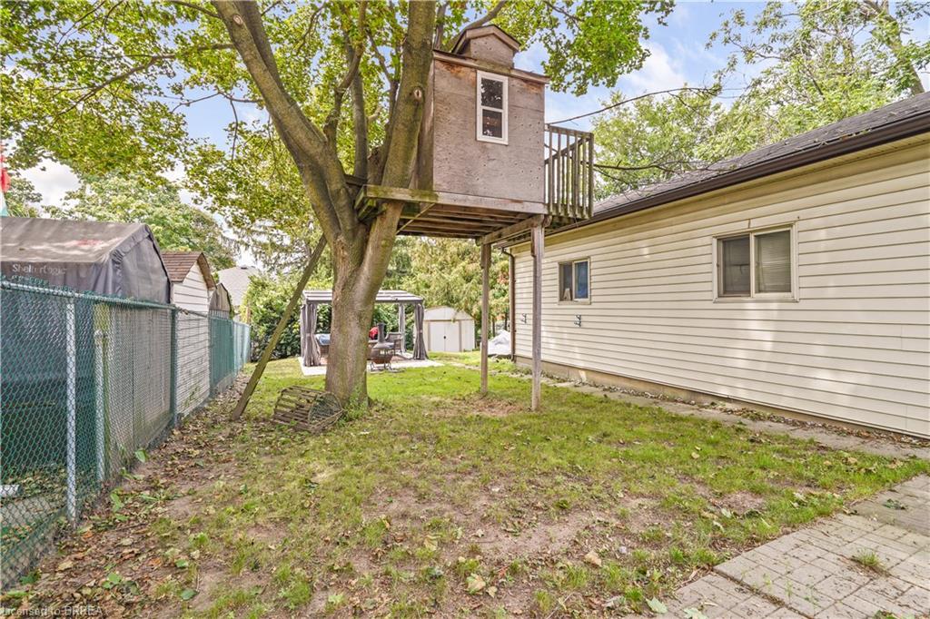60 Park Road N Property Photo 34
