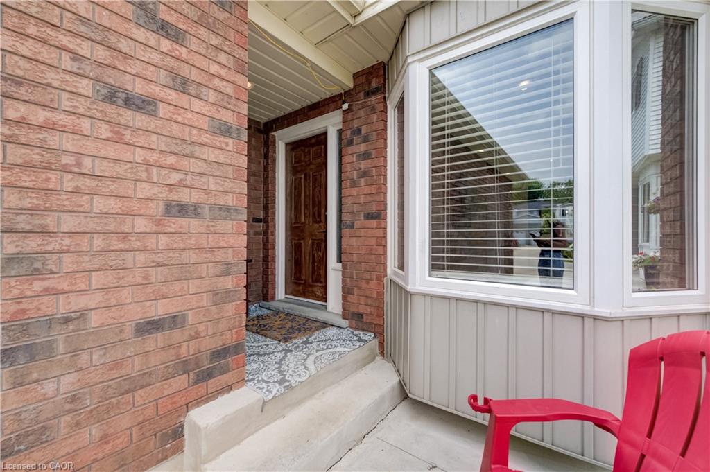 102 William Street N Property Photo 3