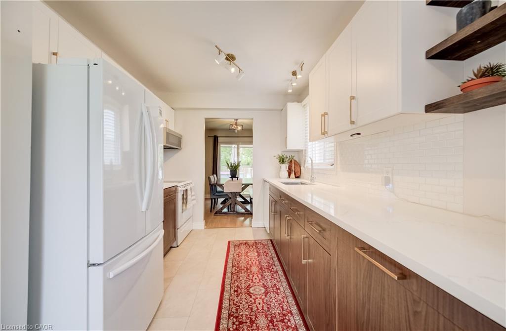 102 William Street N Property Photo 5