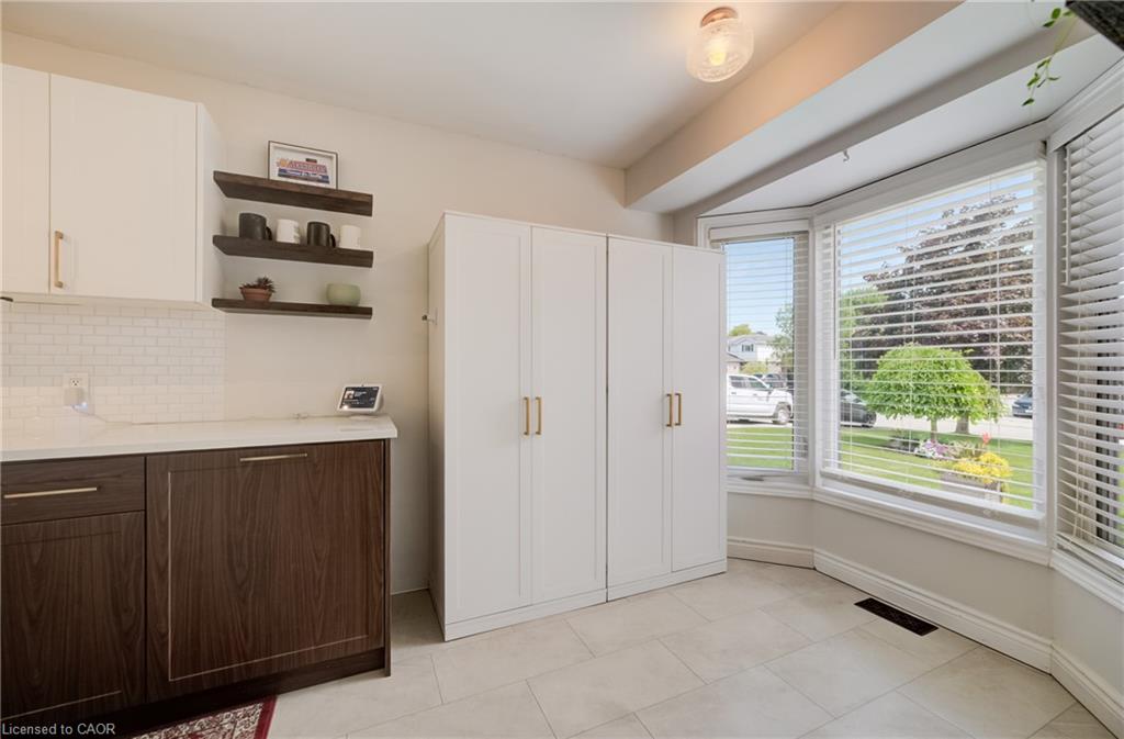 102 William Street N Property Photo 6