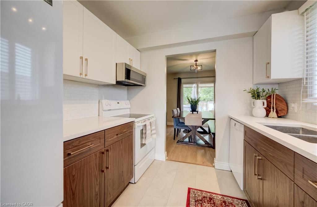 102 William Street N Property Photo 8