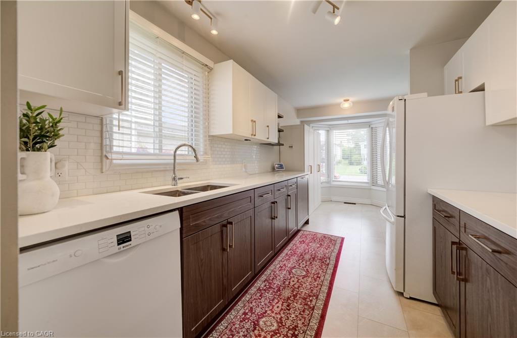 102 William Street N Property Photo 9