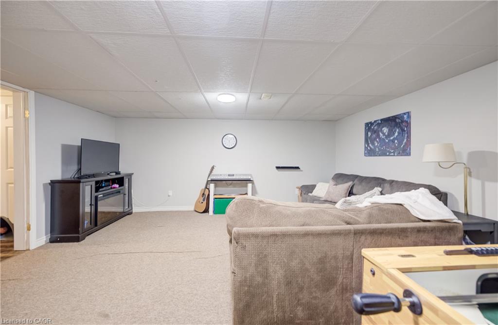 102 William Street N Property Photo 24