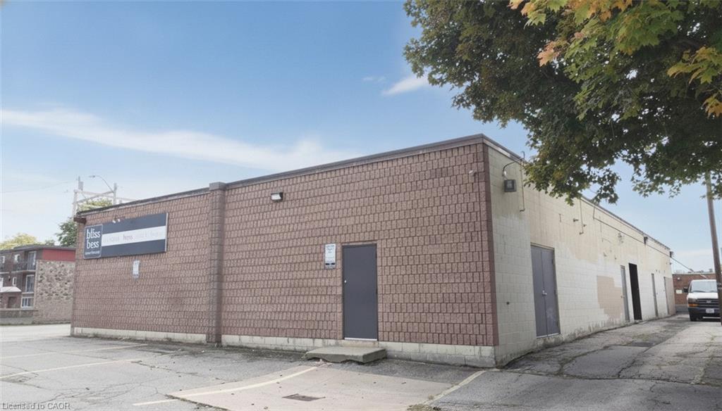 720 Upper James Street Property Photo 4