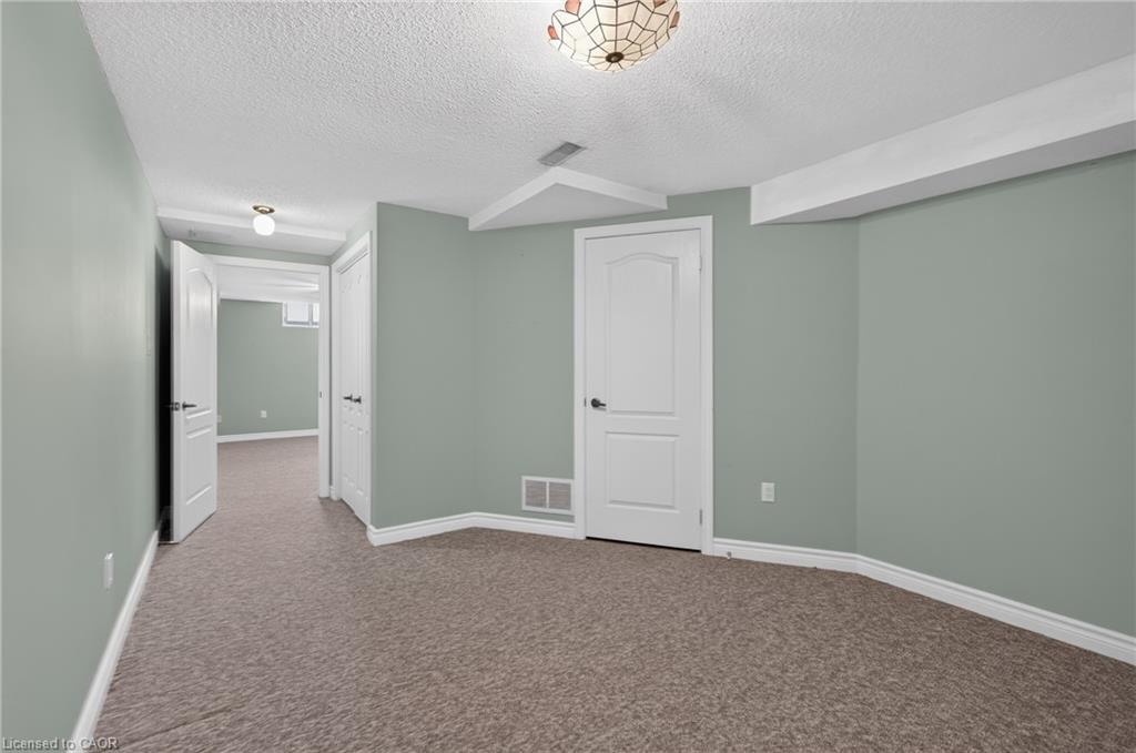 9-175 Fiddlers Green Road Property Photo 27