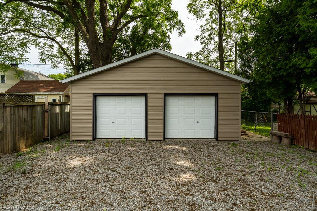 15 Adelaide Street Property Photo 27