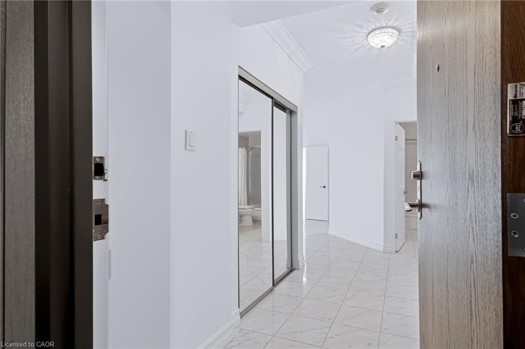 712-2511 Lakeshore Road W Property Photo 4