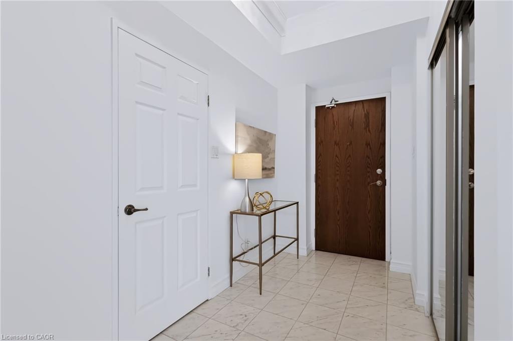 712-2511 Lakeshore Road W Property Photo 5