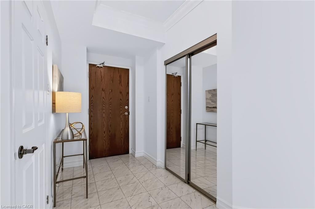 712-2511 Lakeshore Road W Property Photo 6