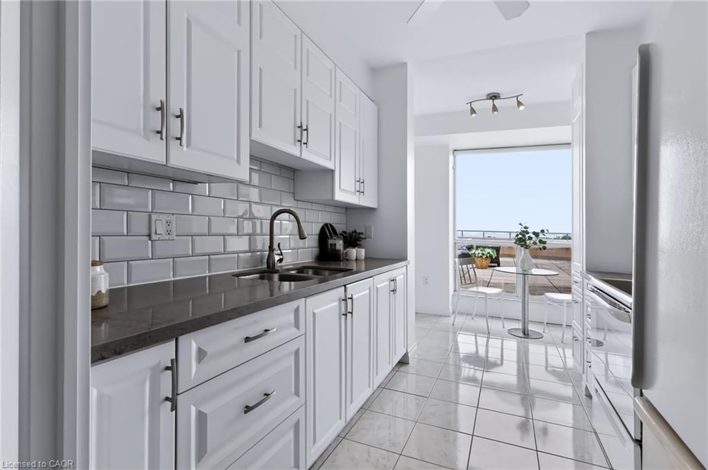 712-2511 Lakeshore Road W Property Photo 8