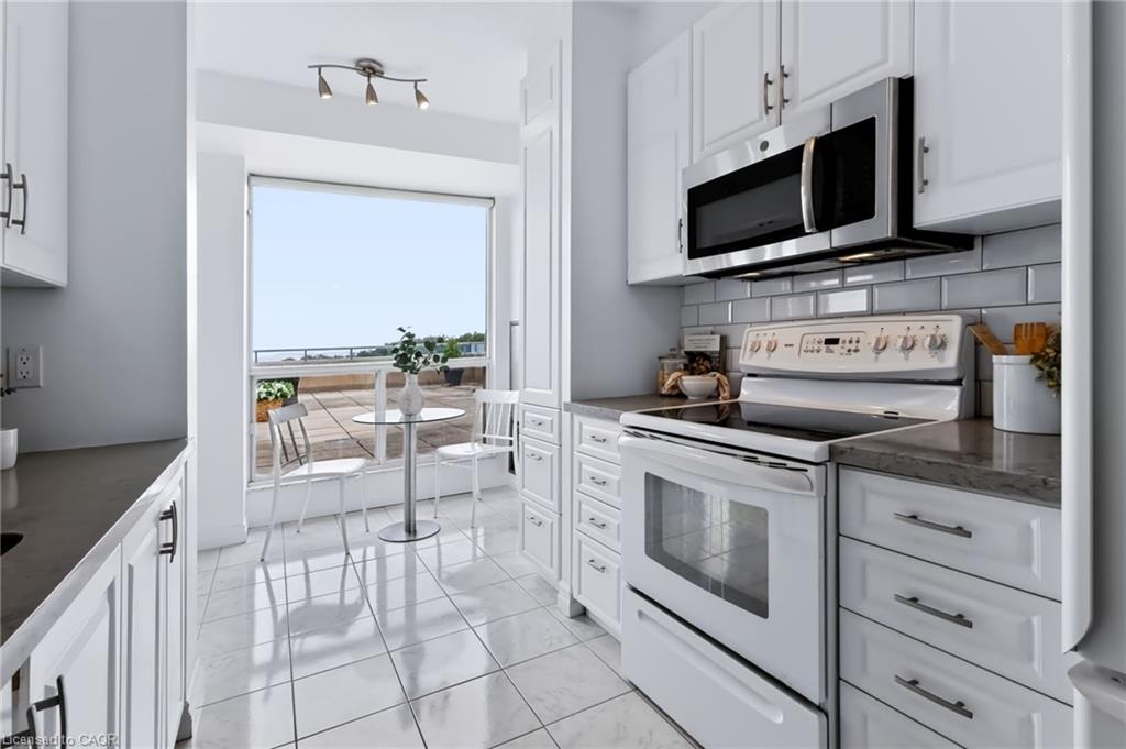 712-2511 Lakeshore Road W Property Photo 9