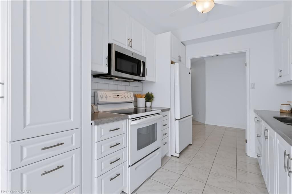 712-2511 Lakeshore Road W Property Photo 11