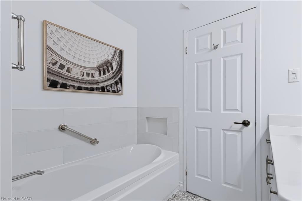 712-2511 Lakeshore Road W Property Photo 28