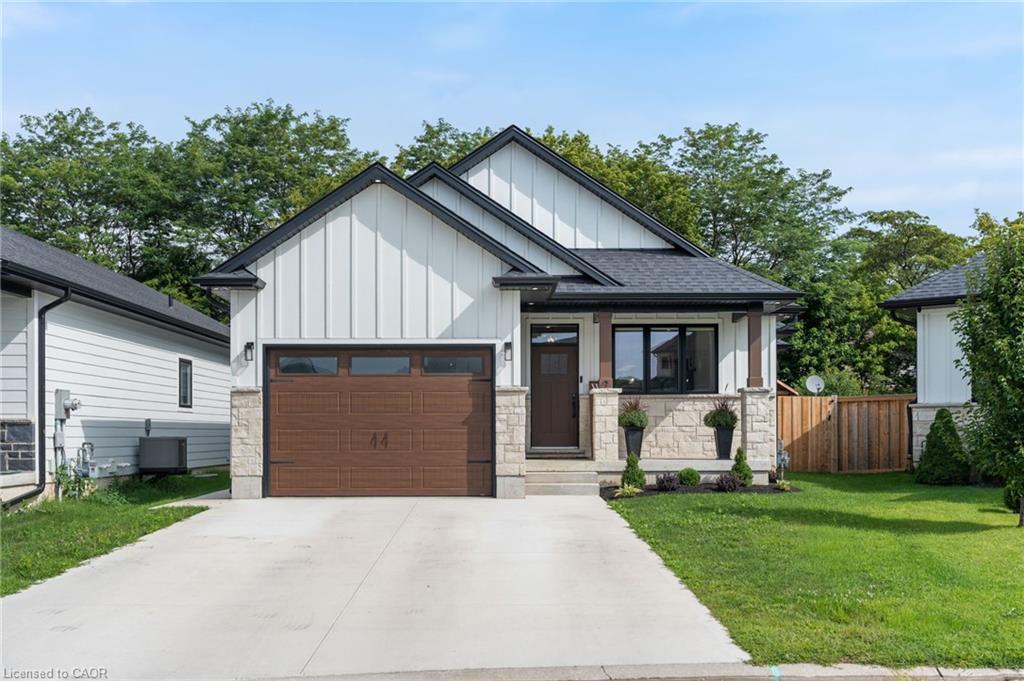 9 Macneil Court Property Photo 3