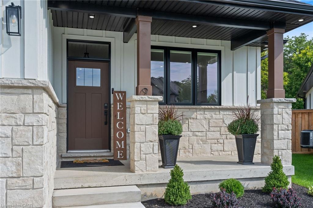 9 Macneil Court Property Photo 4