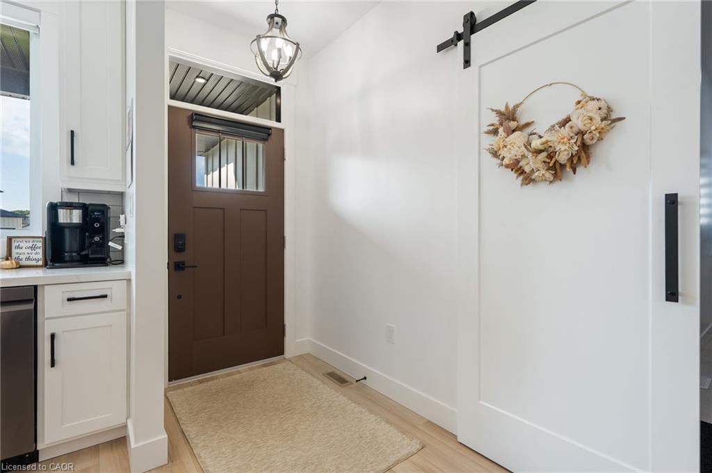 9 Macneil Court Property Photo 5