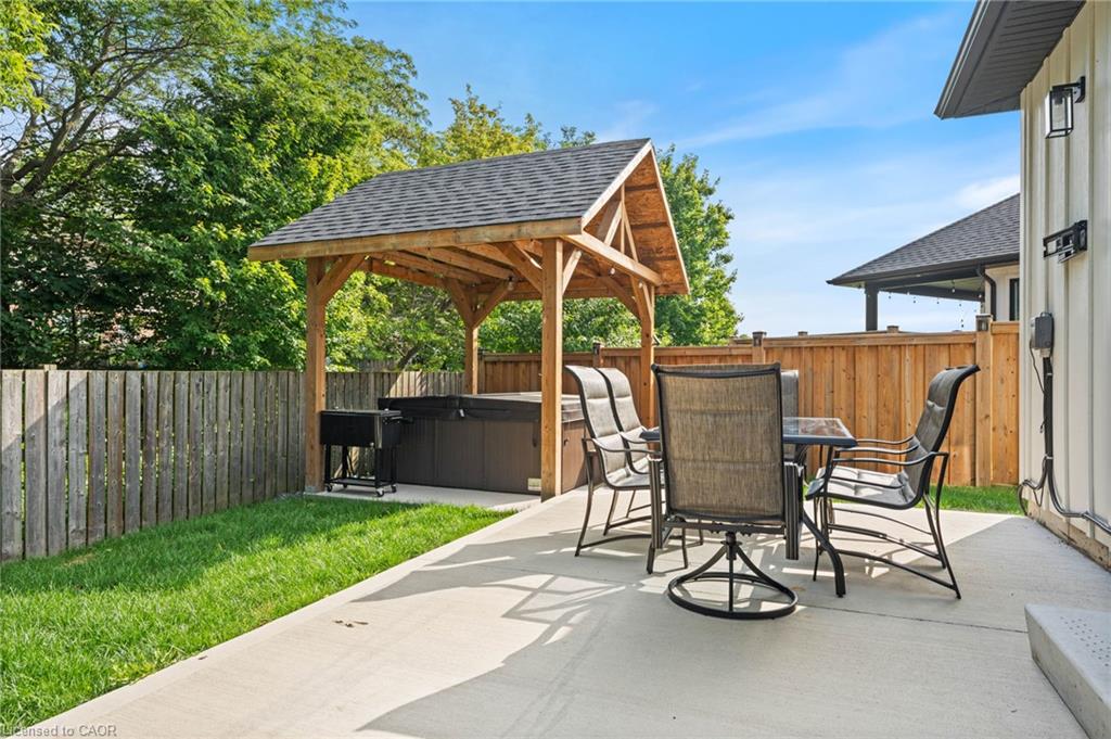 9 Macneil Court Property Photo 32