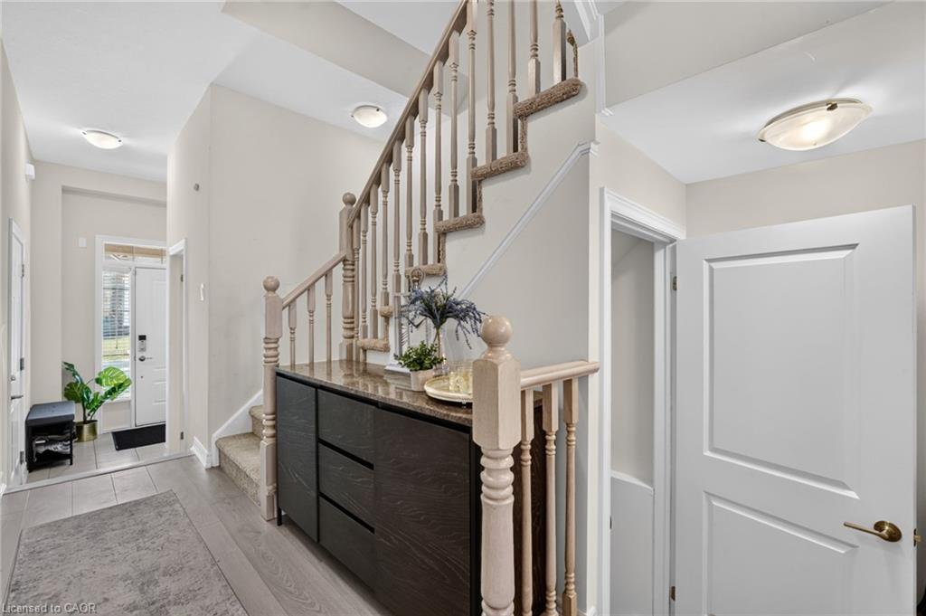 19 Willow Lane Property Photo 6