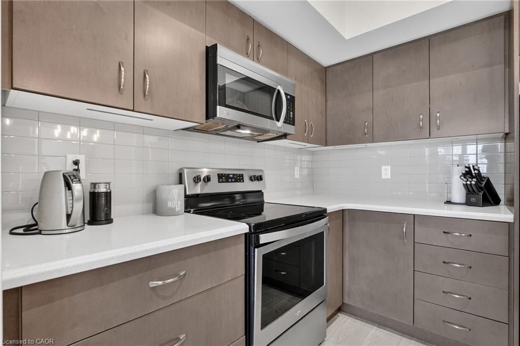 19 Willow Lane Property Photo 10