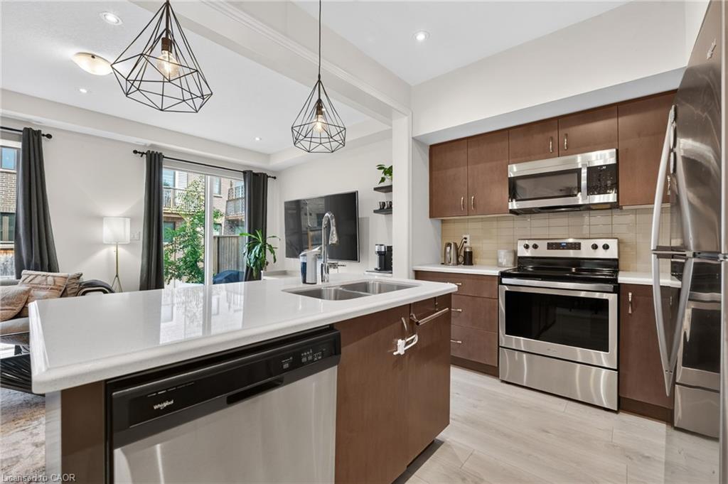 19 Willow Lane Property Photo 13