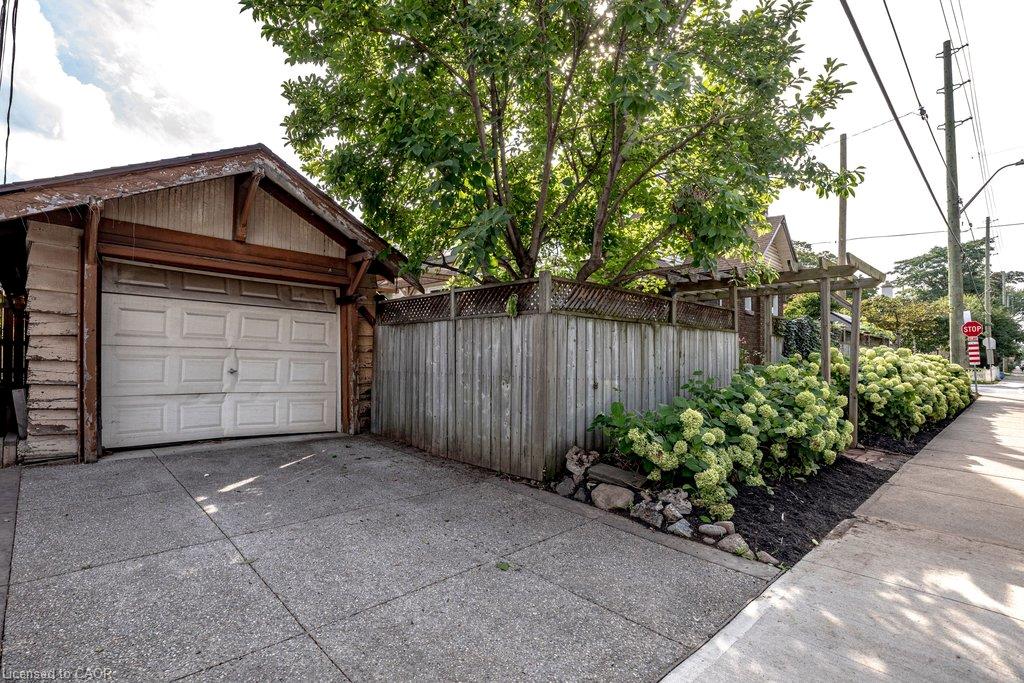 57 Balsam Avenue S Property Photo 37