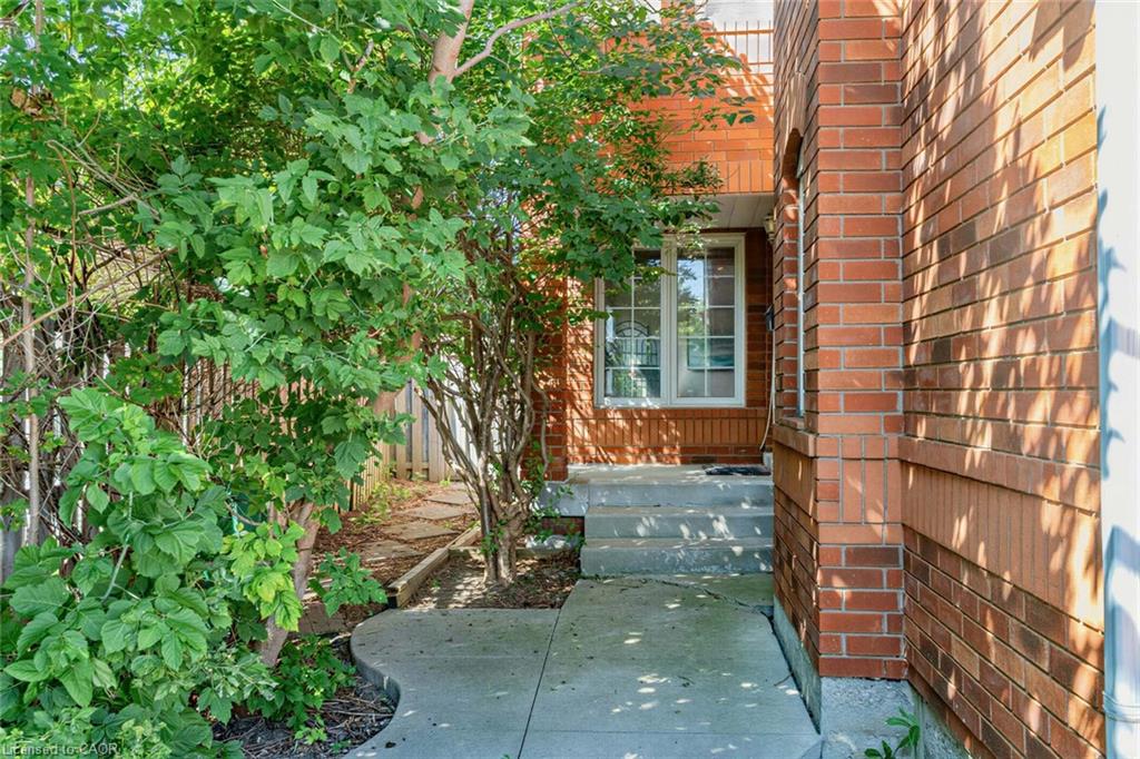 1329 Whiffletree Court Property Photo 4
