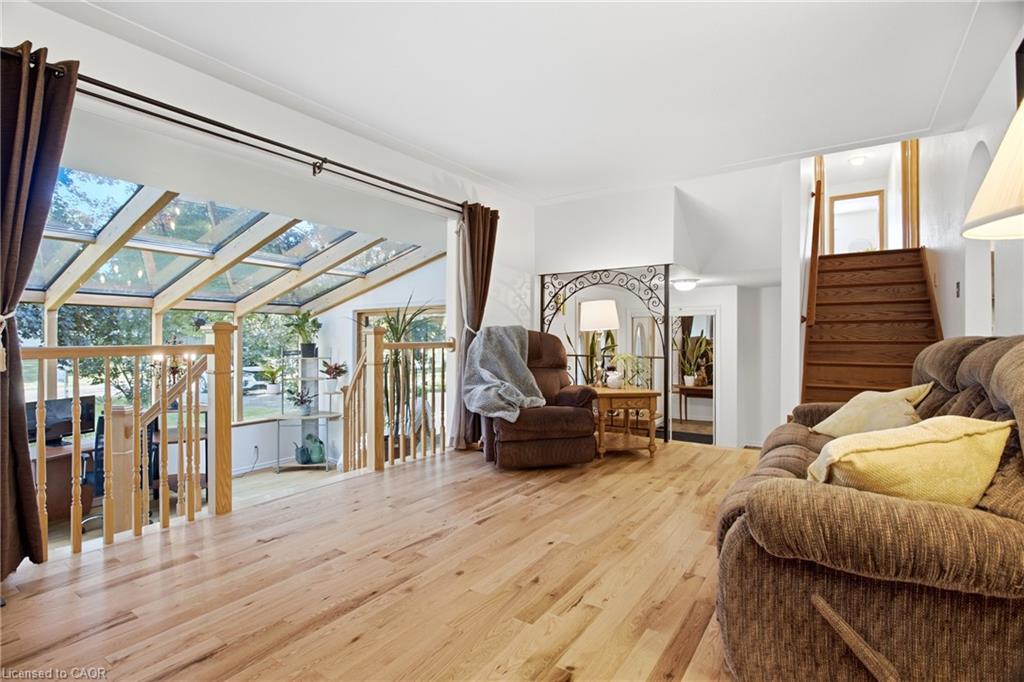 25 Alice Crescent Property Photo 7