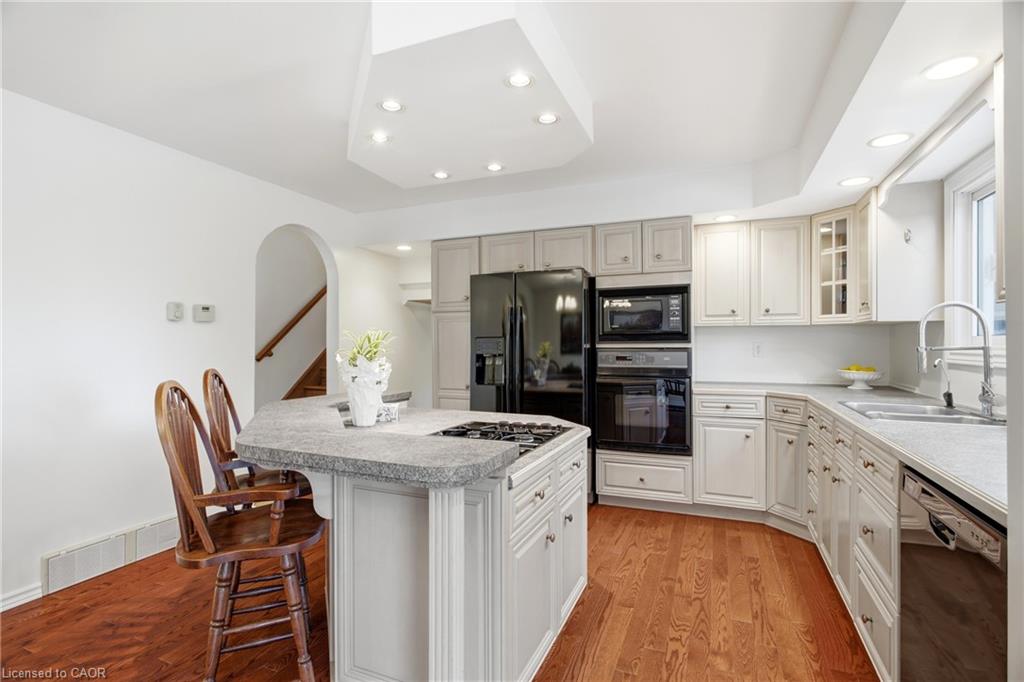 25 Alice Crescent Property Photo 16