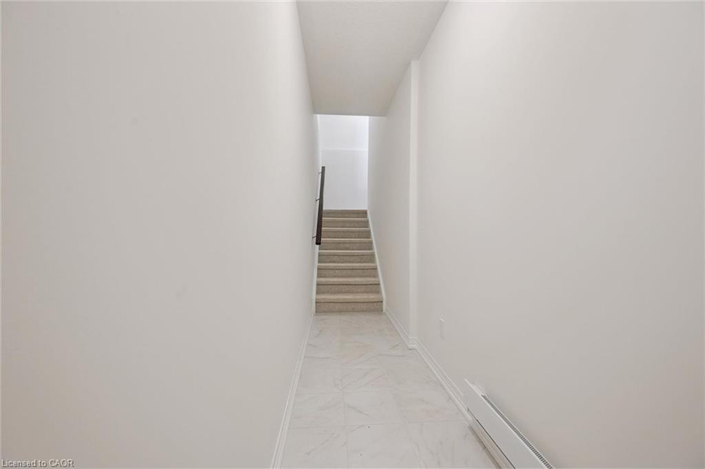 B047-525 Erinbrook Drive Property Photo 6