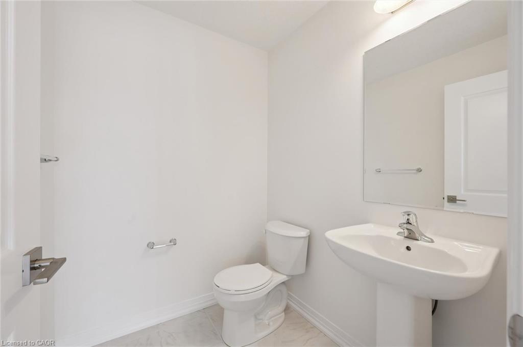B047-525 Erinbrook Drive Property Photo 30