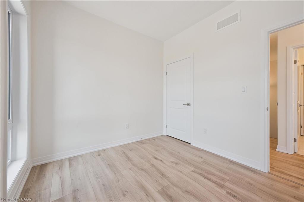 B047-525 Erinbrook Drive Property Photo 36